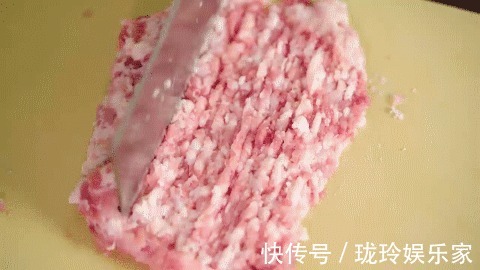 你做的饺子馅又干又柴避开2个误区,饺子立刻好吃到爆