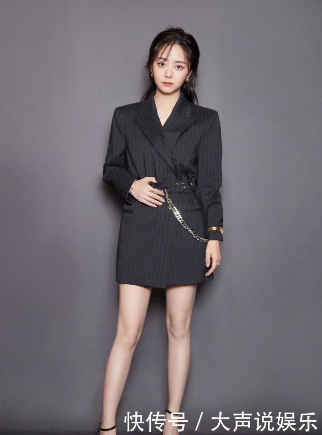 年纪|年纪不大看起来却老态满满多穿这三种款式,轻松“显嫩”十几岁