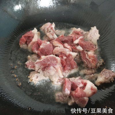  孜盐洋葱炒牛肉，全家都爱吃！方便又好做