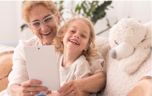 孩子|5岁孩子被问奶奶好还是姥姥好,孩子的回答,让在场的大人很羞愧