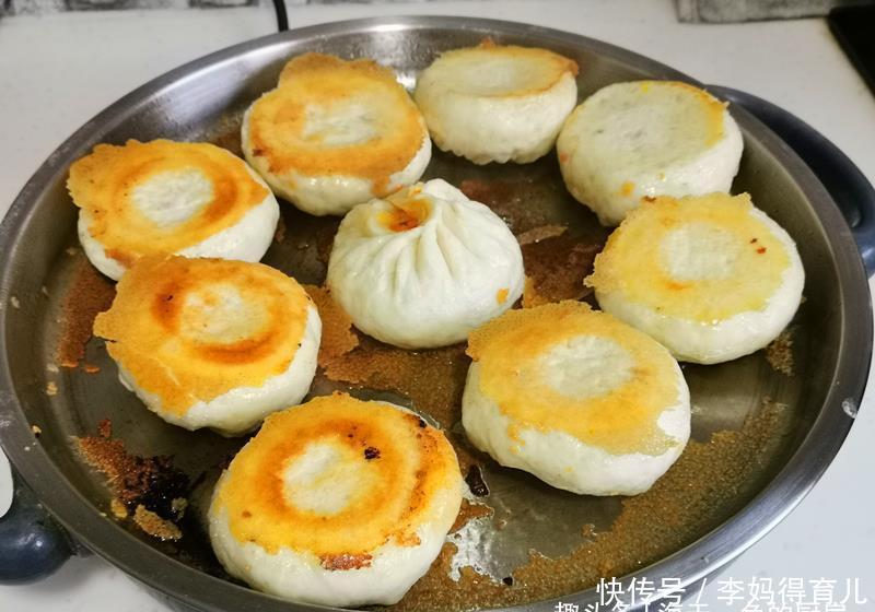 40岁阿姨的一人食早餐,素馅煎包搭配米粥,清淡不腻吃得舒服