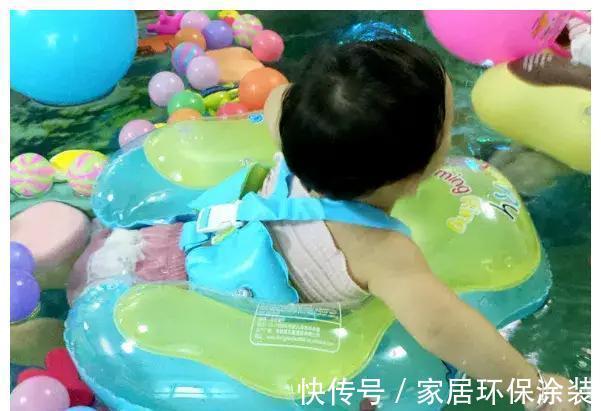 婴幼儿|6月的宝宝就学会爬行了?原来一直坚持游泳
