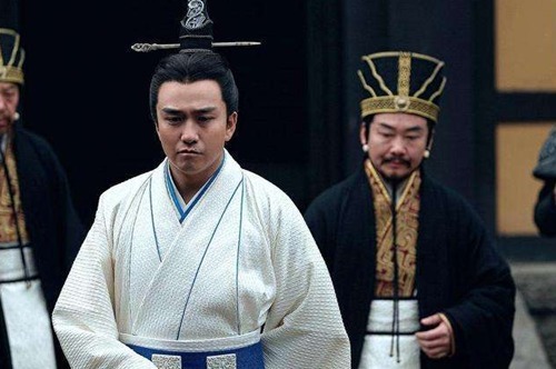 得意|皇亲上门,大臣一脸得意:你爷爷当过我家马车夫!皇亲脸色一沉