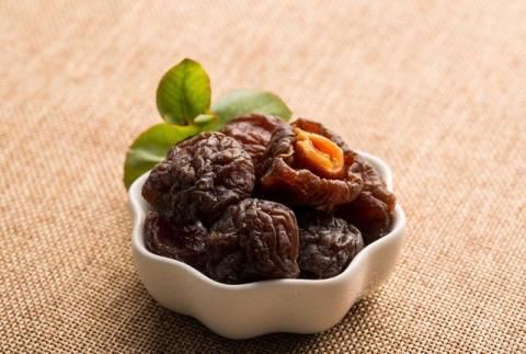 并发症|血压偏高的人，医生建议少吃这6种食物，看一下你家还有吗？