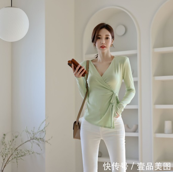 时尚搭配|女神孙允珠的时尚搭配:葱郁果绿居家宽松荷叶休闲衫