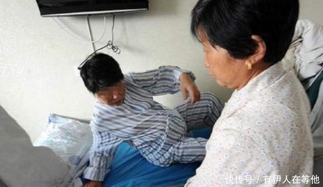 王奶奶|同小区溜娃,49岁妈妈和49岁奶奶的差距一目了然,现状让人唏嘘