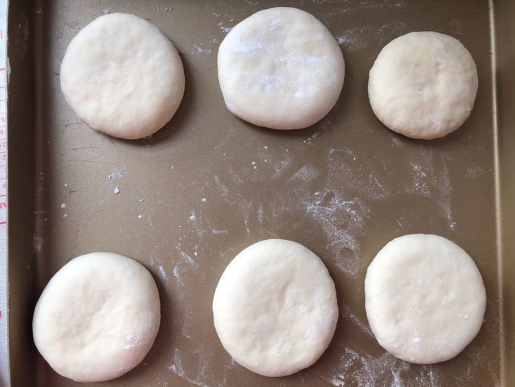 无水无油的酸奶蜜豆小面包，不用烤箱也能做，比买的还好吃