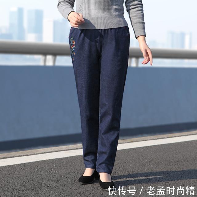 紧身|40岁女人上班穿的裤子别太紧身,久坐不舒服,宽松亲肤才更好