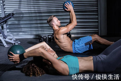 卷腹|卷腹锻炼中,做到3个方面,可以避免脖子酸痛
