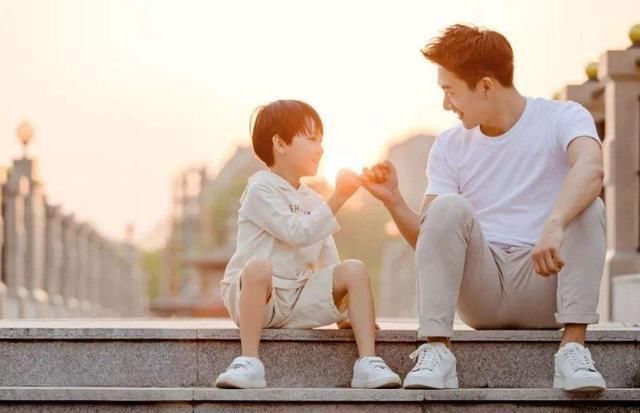 女儿|母亲怒斥女儿啃老10余年,女儿你折断了我的翅膀,却还要我飞翔