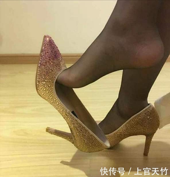 喜爱 既然高跟鞋受到美女的喜爱，为什么穿高跟鞋的越来越少？什么原因？