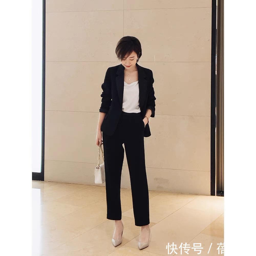 西装|奔三奔四的女人,秋天多穿西装外套,搭配连衣裙、半身裙都很高级