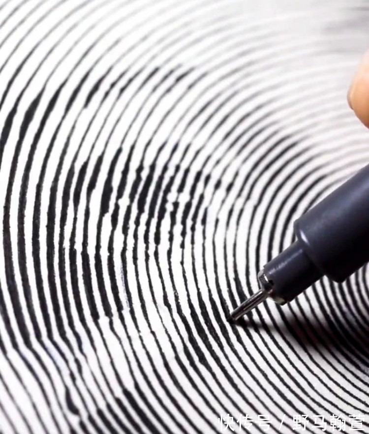 阿丽塔!美术生随手画蚊香圈,开始觉得“太无聊”,成画瞬间打脸了!