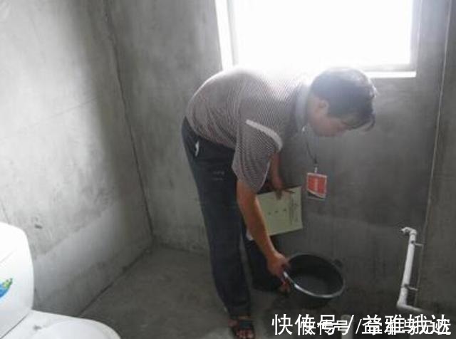 铺设|装修前忘记检查这个小地方,几万块装的卫生间毁了,被开发商坑惨!