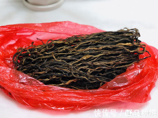 小苏打|夏天遇到此菜我从不手软,一次买几十斤,晒成干菜留着冬天炖肉吃