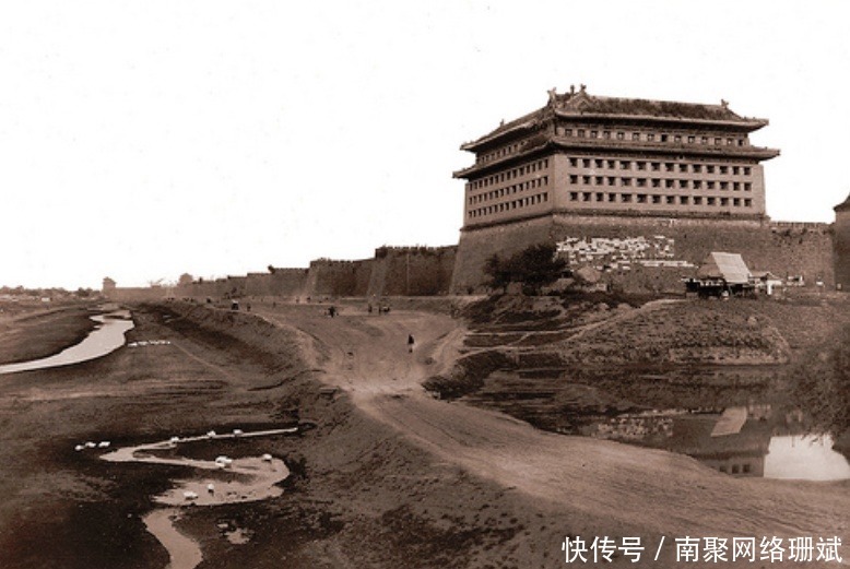 乞丐|清末民初的老照片：图三乞丐冻死街头，图七是大清朝最高的男人