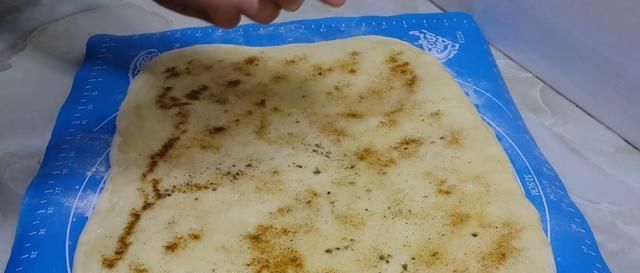 学会|以后面粉就这样做,撒1把葱花,比鸡蛋饼还好吃,学会自己当老板