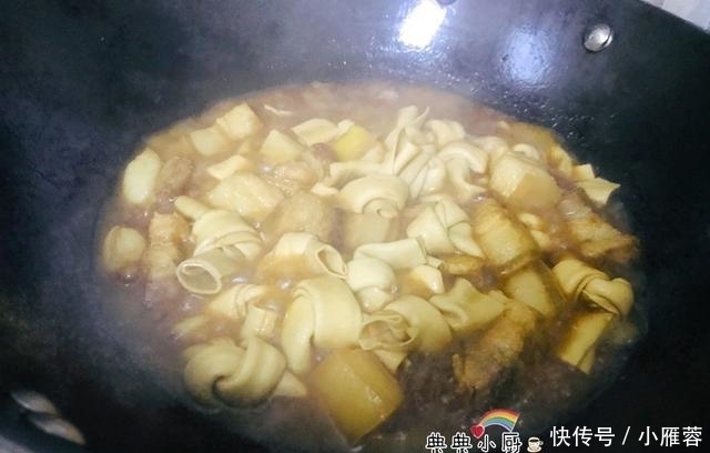 做红烧肉时,加上这食材,肉味道香,口感好,有食欲