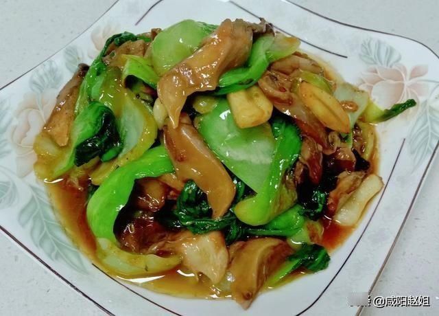 做法|青菜炒蘑菇的家常做法,咸香下饭,比红烧肉还好吃