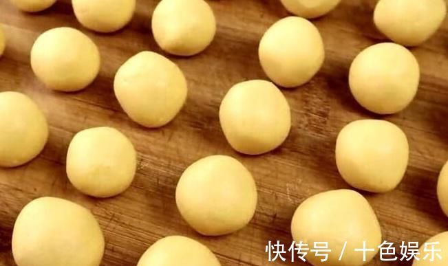 核桃|夏天,遇到此菜我必买30斤,铁是核桃9倍,锅中一煮软糯又香甜