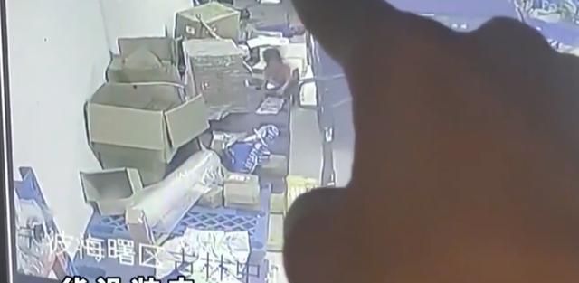 德邦|员工寄完快递后，包裹却离奇消失了？德邦公司提供监控称也要报警