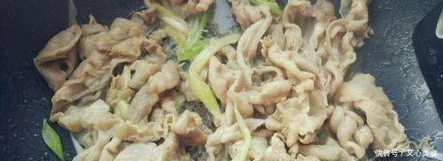 在家做葱爆羊肉总是有膻味教你“1招”,羊肉没膻味,肉质细嫩