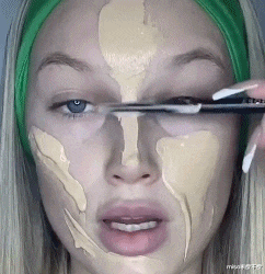 奇怪的美妆技巧，海绵蛋睫毛夹有妙用，多层粉底打造能无暇底妆？