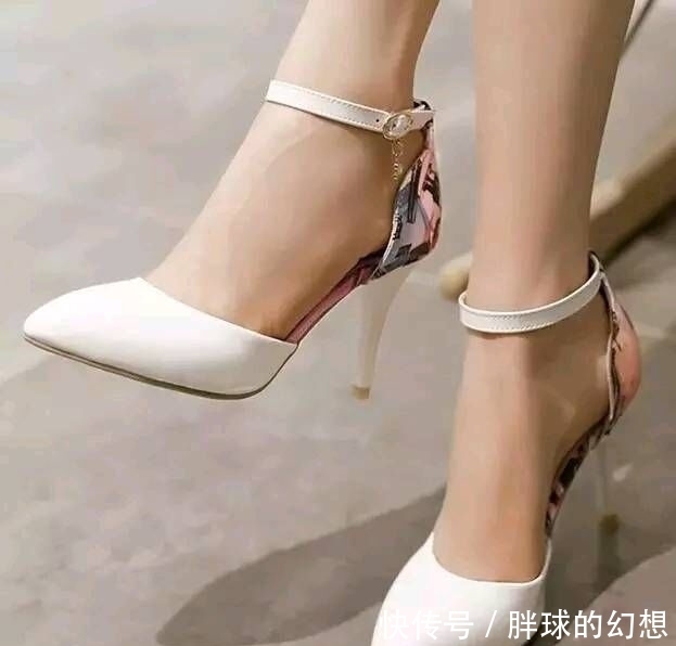 勾勒|细跟鞋流畅线条勾勒优雅曲线,将女人柔美优雅气质显示得淋漓尽致