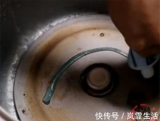 电饭锅内部铺一张纸,想不到这么厉害,大多人都不懂,早学早受益