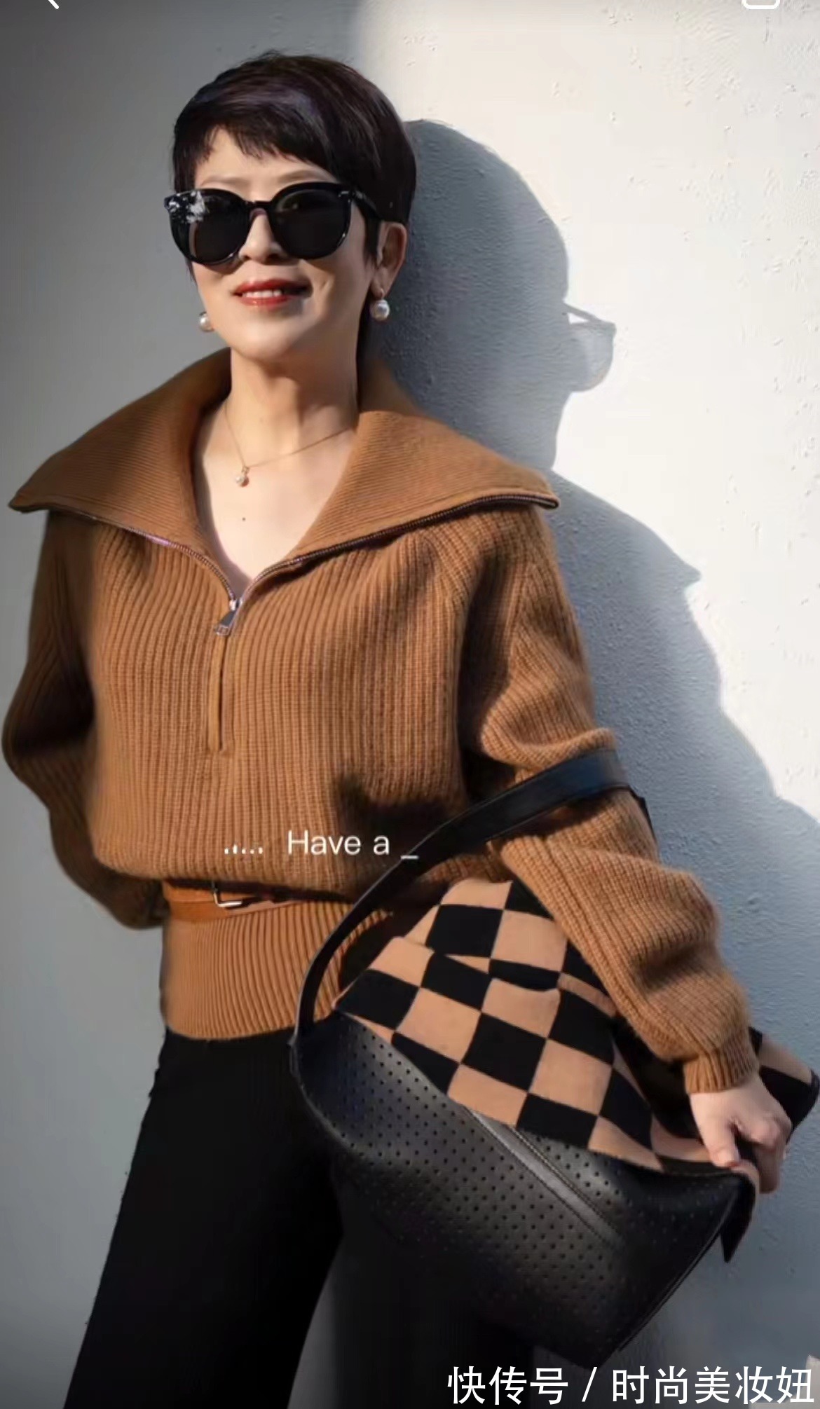 针织衫|这才是60岁女人该有的模样,靠穿搭赢得体面,气质真高级