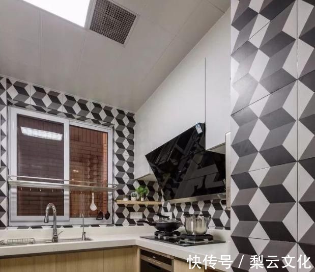 新房|118㎡新房无玄关,老婆机智的砌道假墙,邻居后悔当初没想到