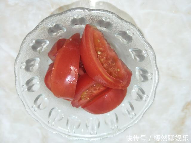 西红柿又有新吃法,加2样食材,锅里简单一炒,香辣多汁超下饭