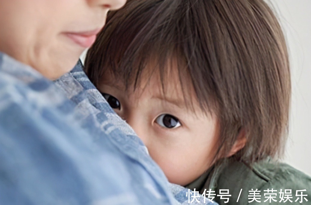 饮食习惯|7岁男童积食不长个,提醒各位家长3类“毒晚餐”别再喂孩子