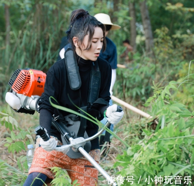 小8|《向往》女嘉宾凌晨四点才睡,做了一件让何炅很感动的事