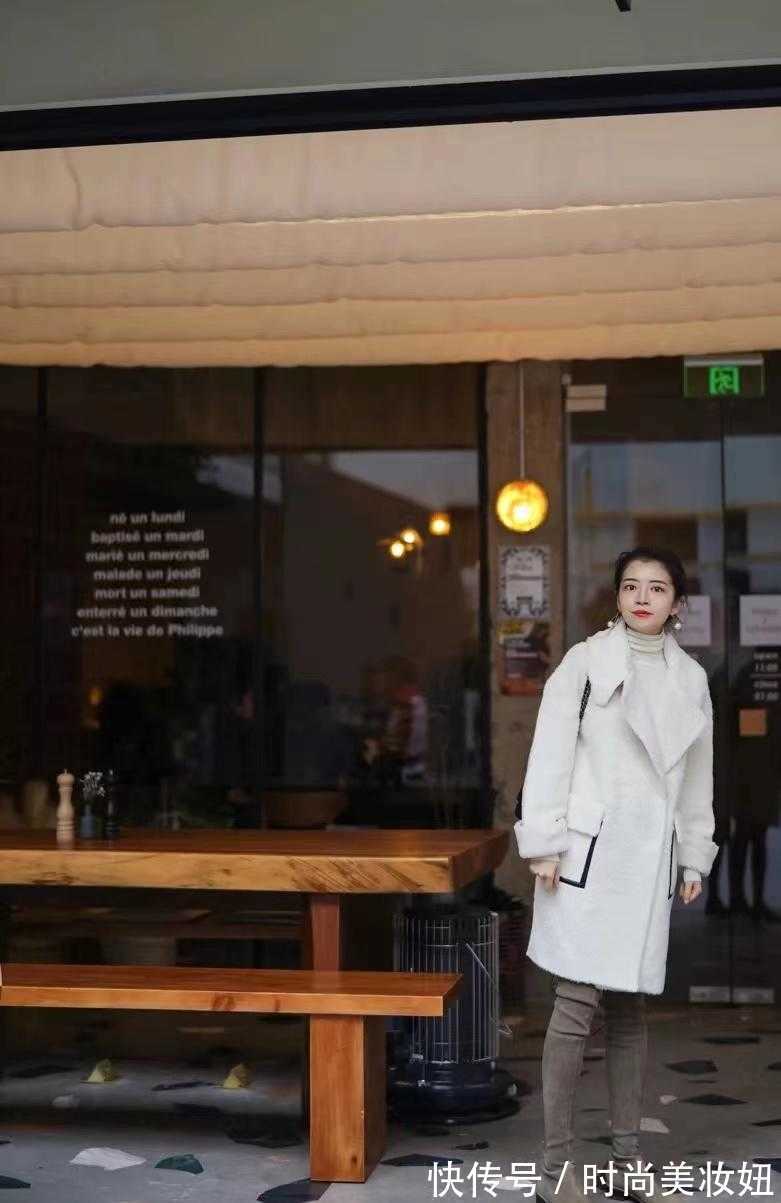 和谐感|冬天最不能缺的就是“白色大衣”,不挑人又显气质,太好看了