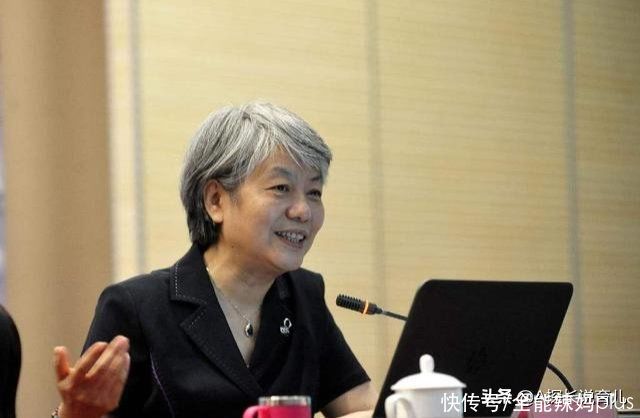 小女孩|想要女孩有出息，“养女3忌”要牢记，爸妈越早知道越好