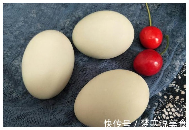 用土方法腌咸鸭蛋,多加1味料,10天就腌好,鸭蛋个个流油