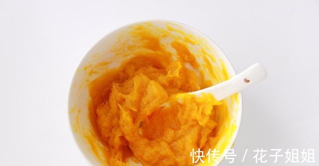 美食|松软香甜的南瓜松饼，护胃补锌，与家人一起分享健康美食吧！