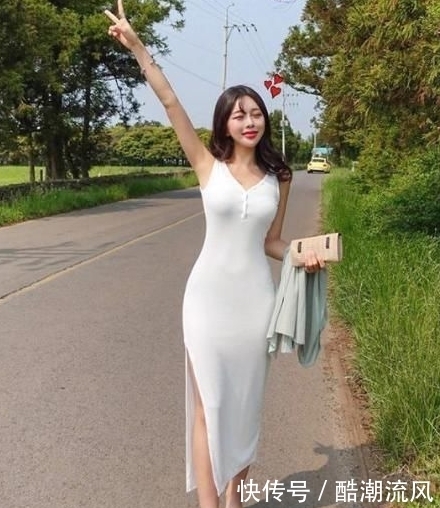  难以|高挑美女搭配修身连衣裙，气质逼人，一般女性难以媲美！
