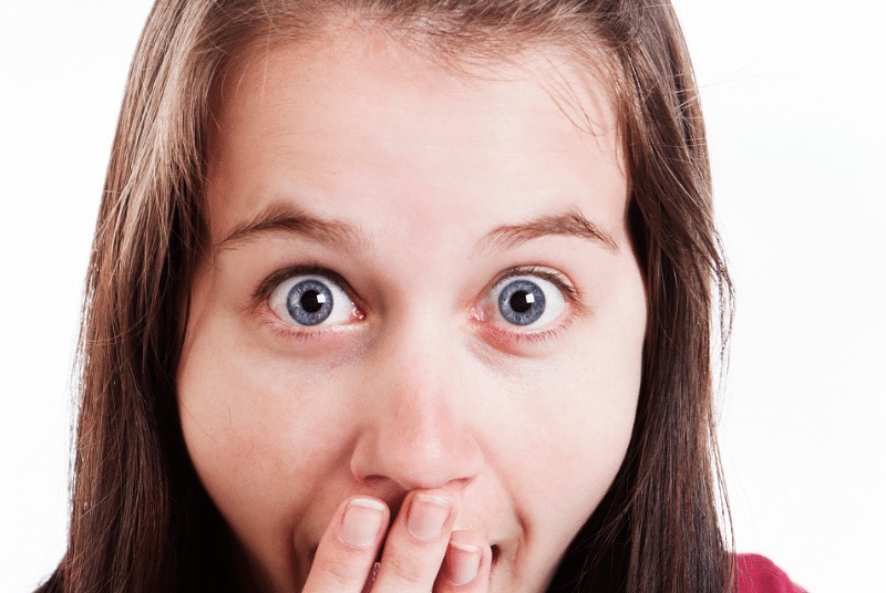 打嗝的时|打嗝停不下来怎么办还在用憋气的方吗去喝口水吧!