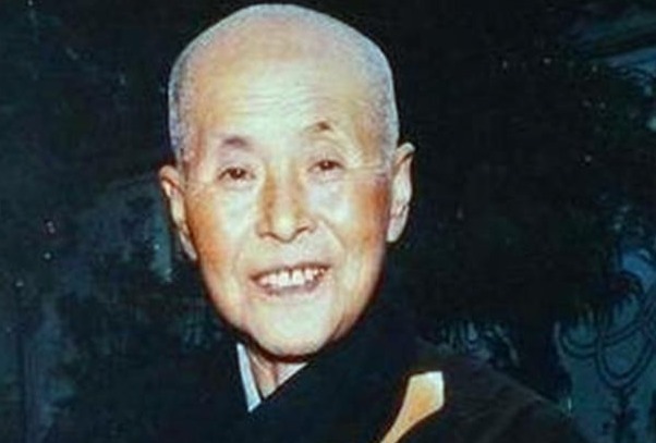 仁义$她是修成正果的尼姑,是唯一的女性肉身菩萨,身上的女人特征消失