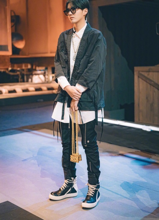 潮流|学会2020年最新穿搭, 用叠穿和套装引领时尚, 不做潮流克隆人