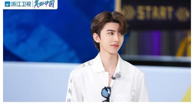 《奔跑吧》本以为秦霄贤上期表现已经够精彩，谁知新一期才是王者