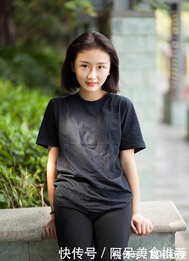 紧身 紧身打底裤帅气活泼的打扮,时尚不失美感
