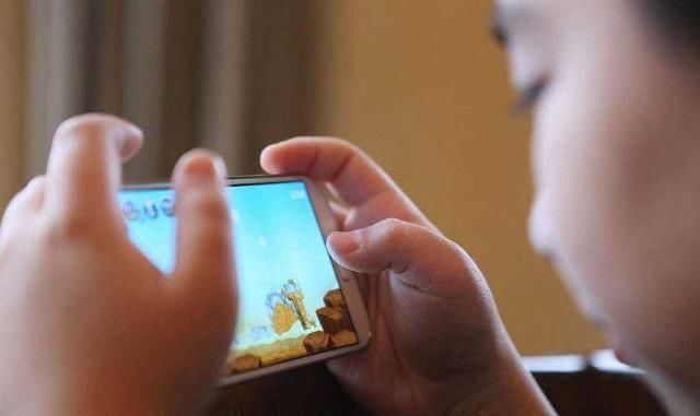 日常生活中|四岁娃近视400度,只因父母疏忽保护孩子视力,别忽视这些细节