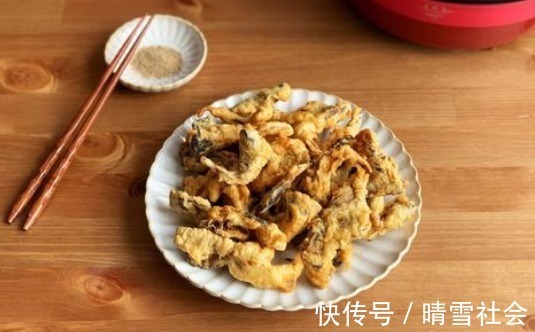 干炸蘑菇怎么做才酥脆？牢记3窍门，干香酥脆味道好，回回吃不腻