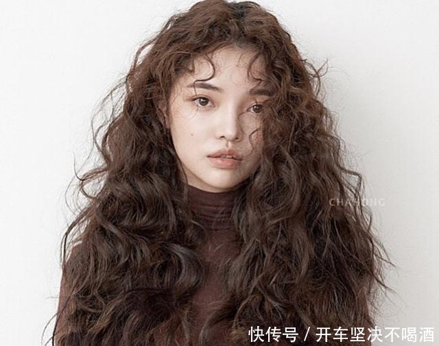 小熊|2021发型趋势慵懒羊毛卷、率性赫希发、甜酷翘短发……赶紧来看看