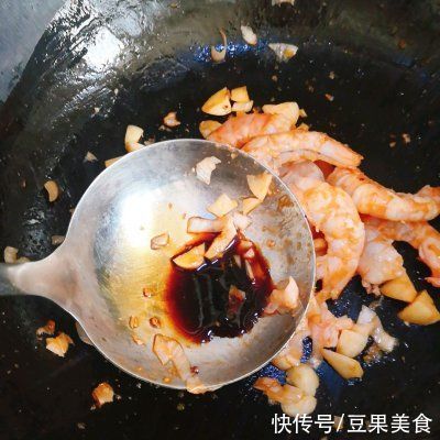 别怪我没提醒你，这道虾仁裙带菜豆腐汤一吃就上瘾