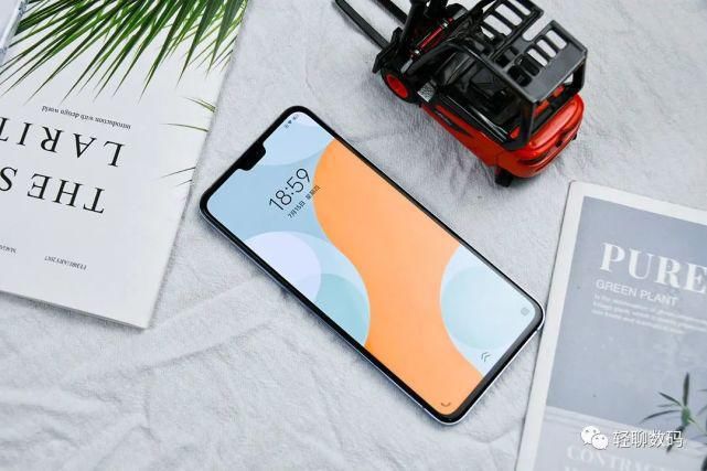 卡针|vivo S10 Pro开箱简评：光致变色，打造专属于你的个性后盖