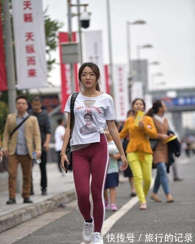 减龄 华丽优雅的瑜伽裤减龄时髦有气质，透出不凡的格调，精致生动！